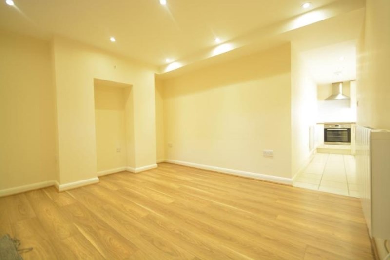 1 bed flat to rent in Brewer Street, Maidstone 2