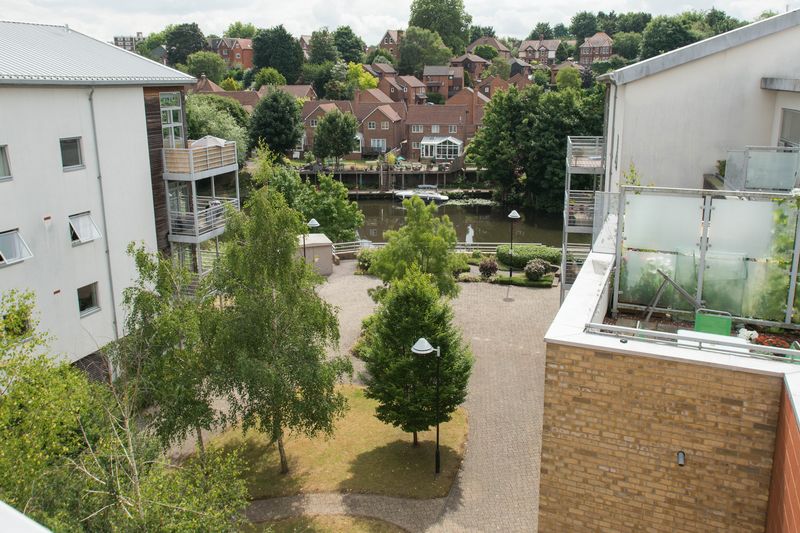 2 bed flat for sale in Kingfisher Meadow, Maidstone 0