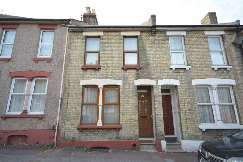 2 bed house for sale in Dale Street, Chatham  - Property Image 1
