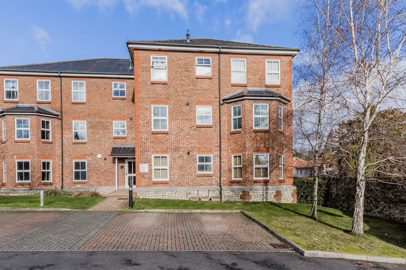 2 bed flat for sale in Hepworth Court, Maidstone  - Property Image 1