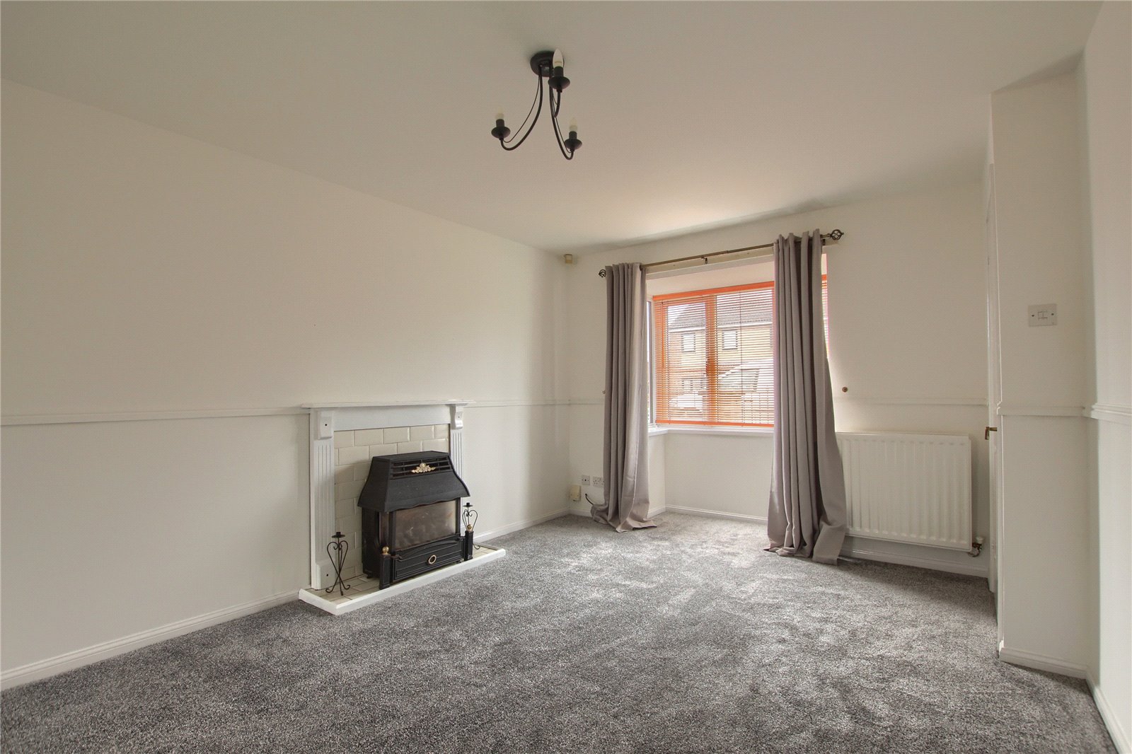 3 bed house for sale in Cranfield Avenue, Brambles Farm  - Property Image 2