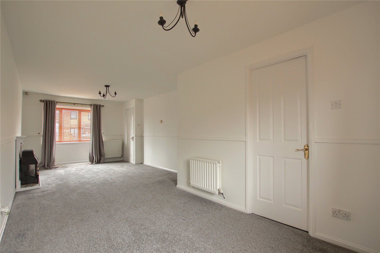 3 bed house for sale in Cranfield Avenue, Brambles Farm  - Property Image 4