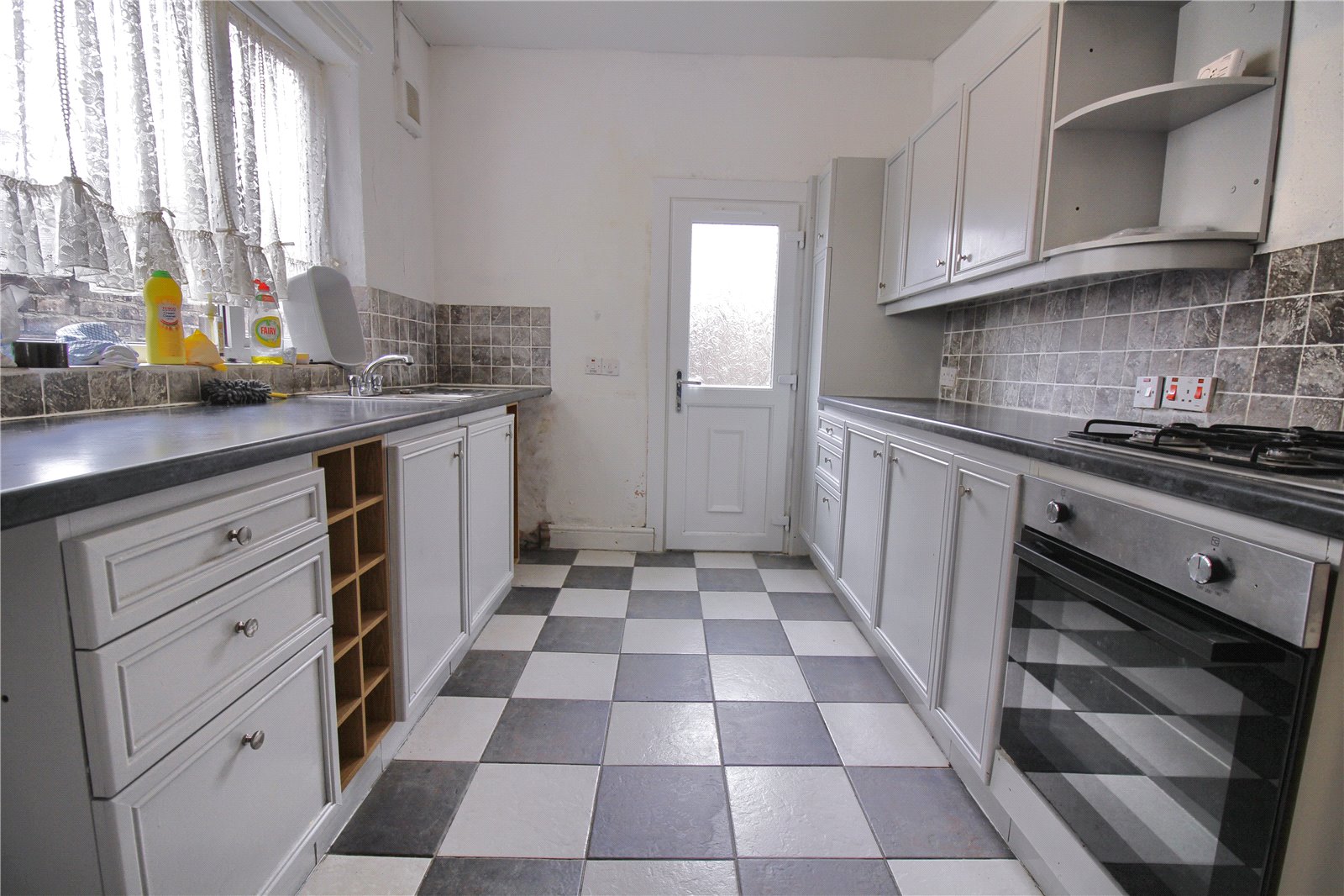 2 bed house to rent  - Property Image 3