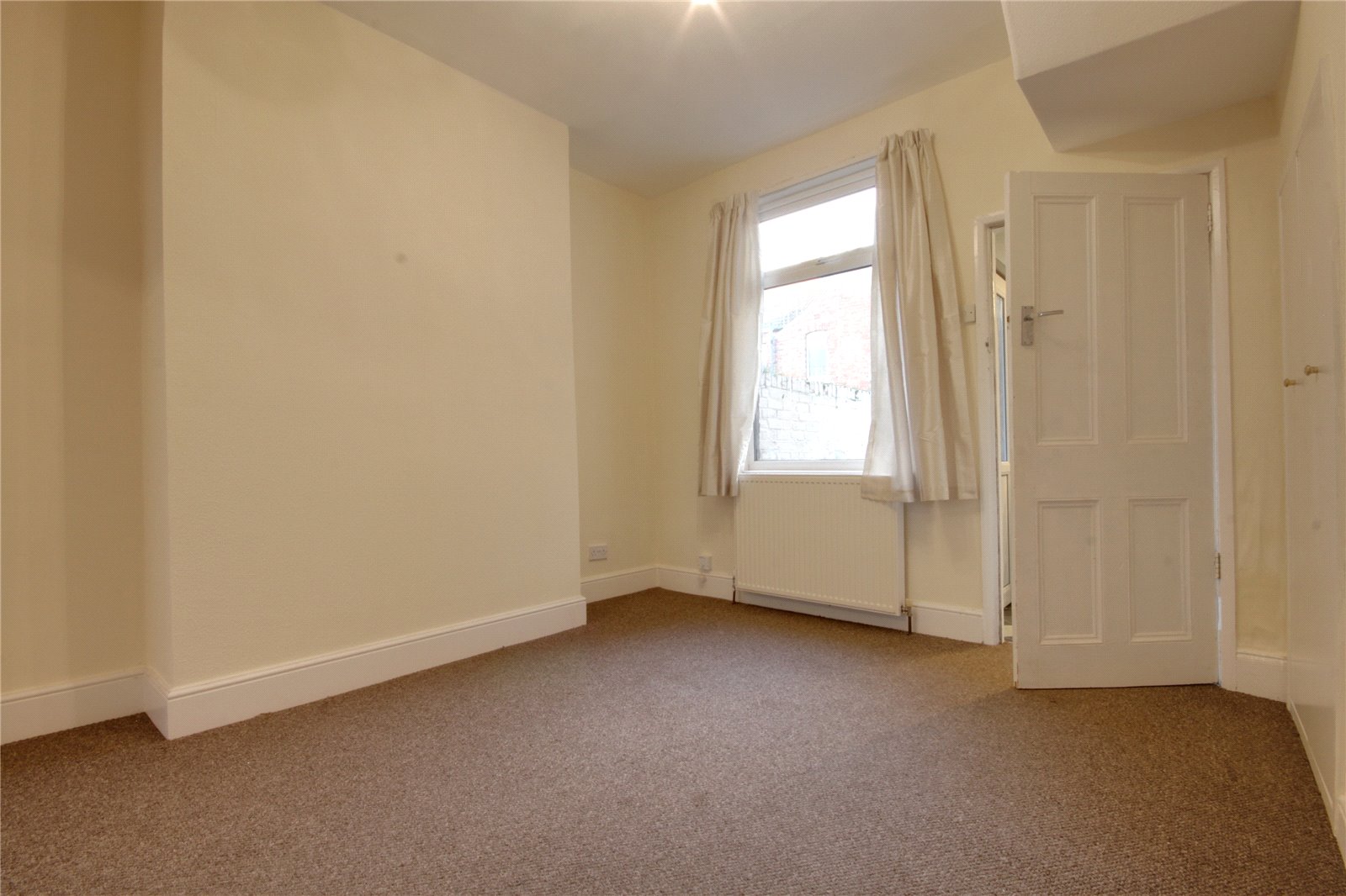 2 bed house to rent  - Property Image 6