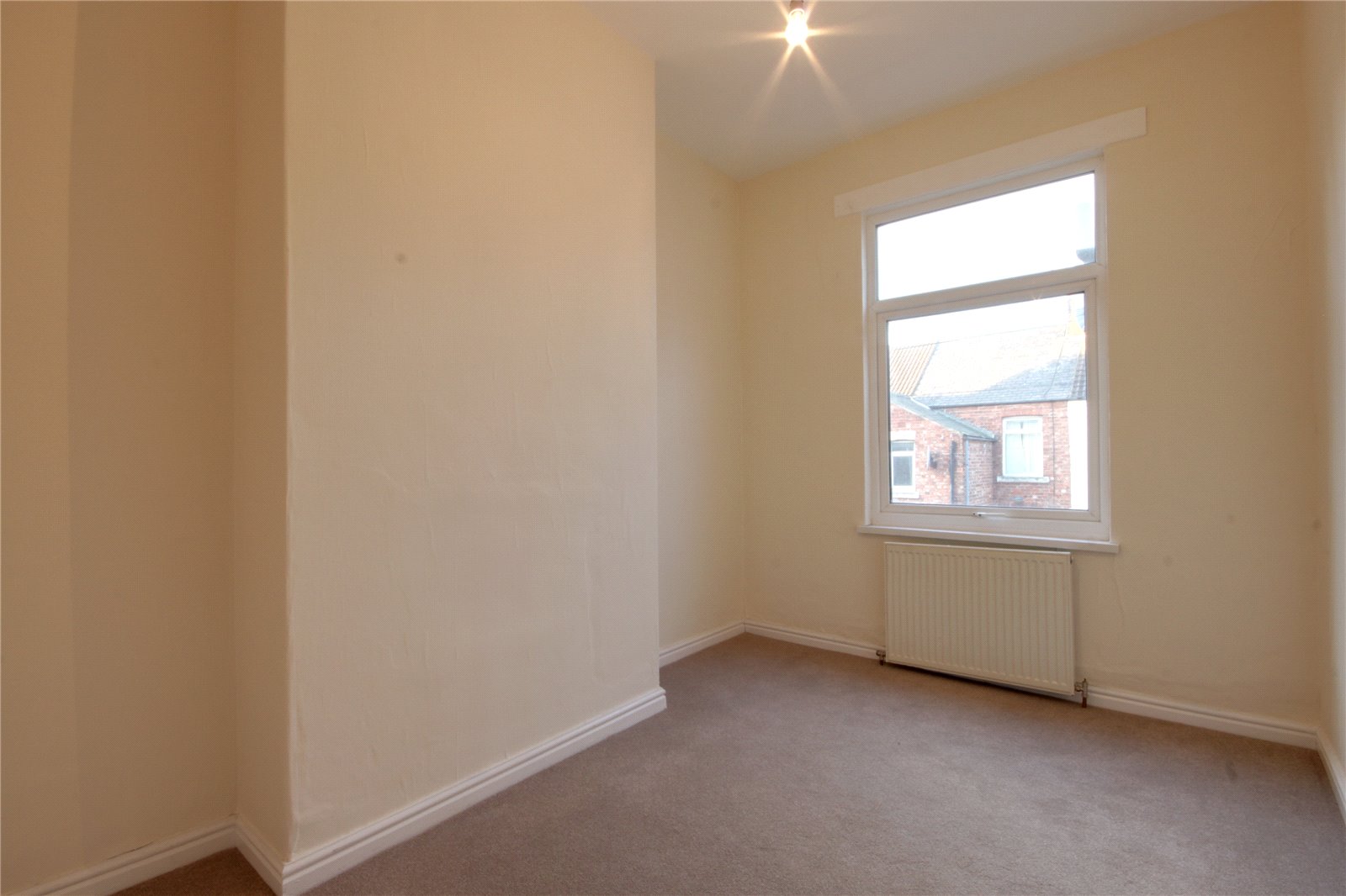 2 bed house to rent  - Property Image 8