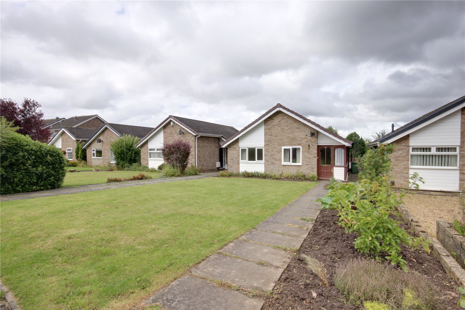 3 bed bungalow to rent in The Royd, Yarm - Property Image 1