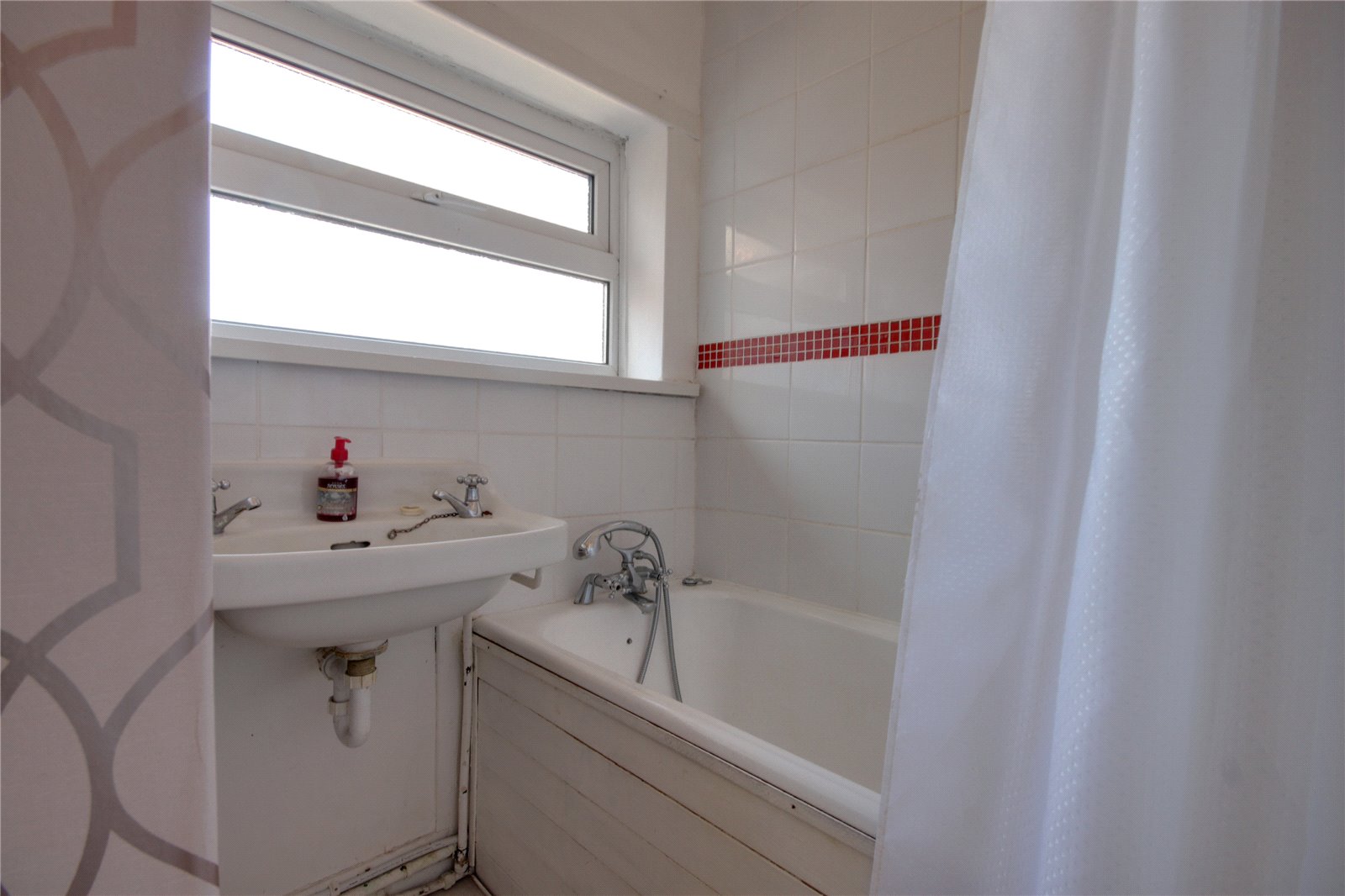 3 bed end of terrace house to rent  - Property Image 11
