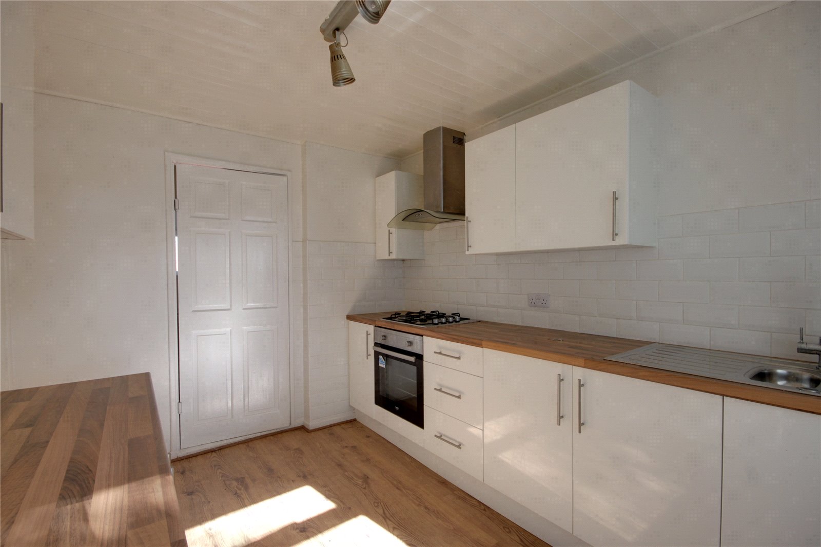 3 bed end of terrace house to rent  - Property Image 6