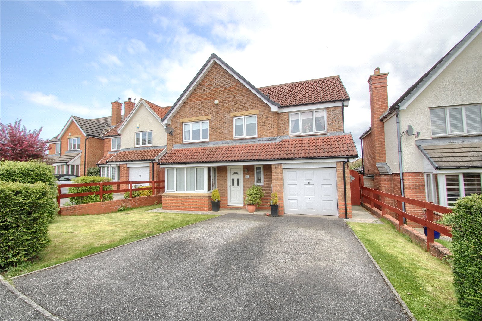 5 bed house for sale  - Property Image 1