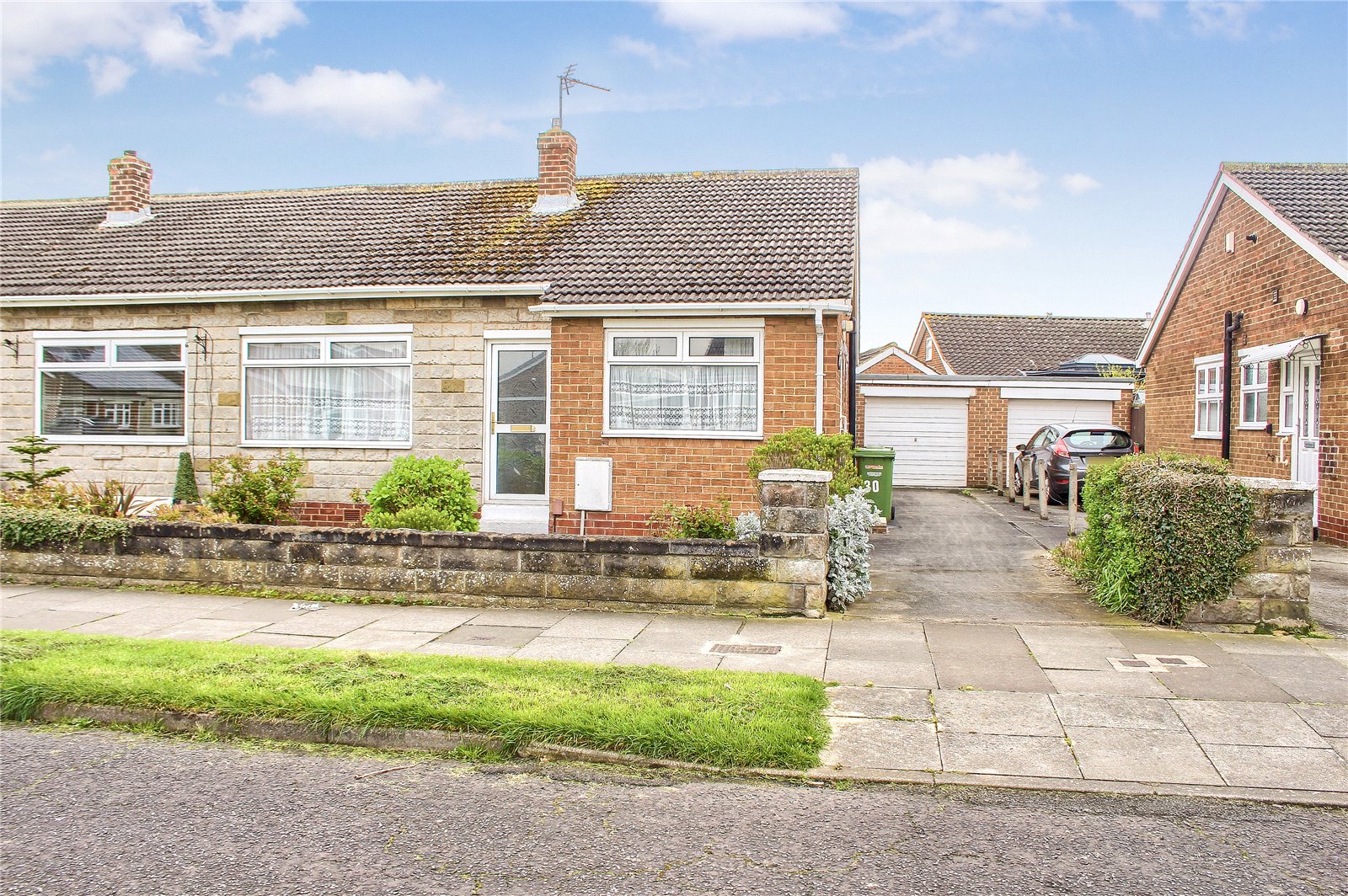 3 bed bungalow for sale in Newton Drive, Thornaby - Property Image 1