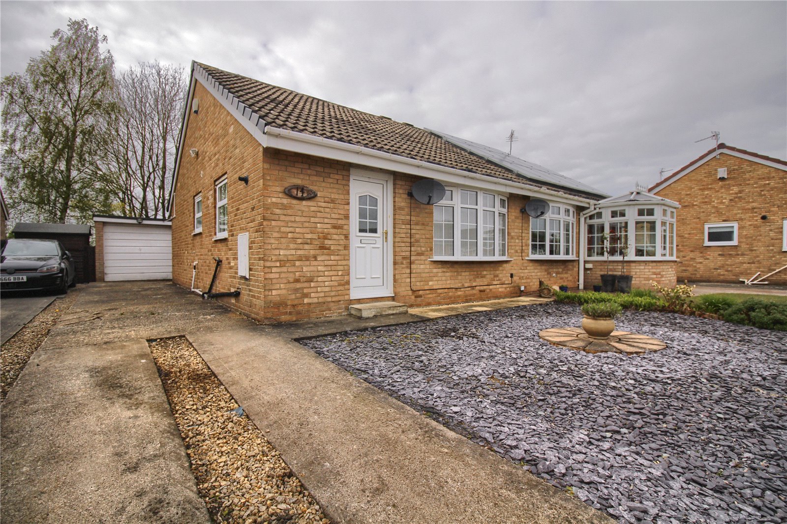 2 bed bungalow to rent in Kennthorpe, Nunthorpe - Property Image 1