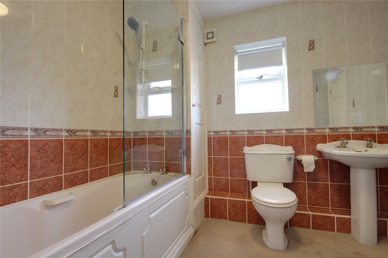 2 bed apartment to rent  - Property Image 8