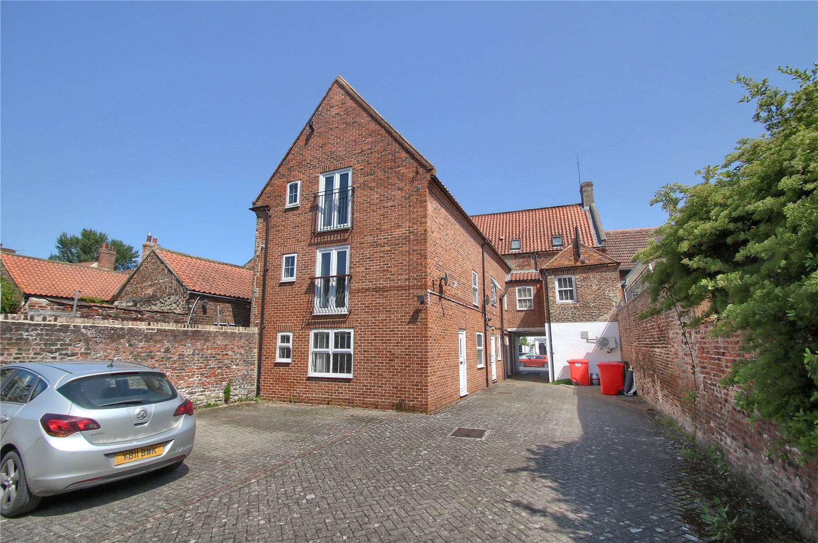 2 bed apartment to rent in High Street, Yarm 1