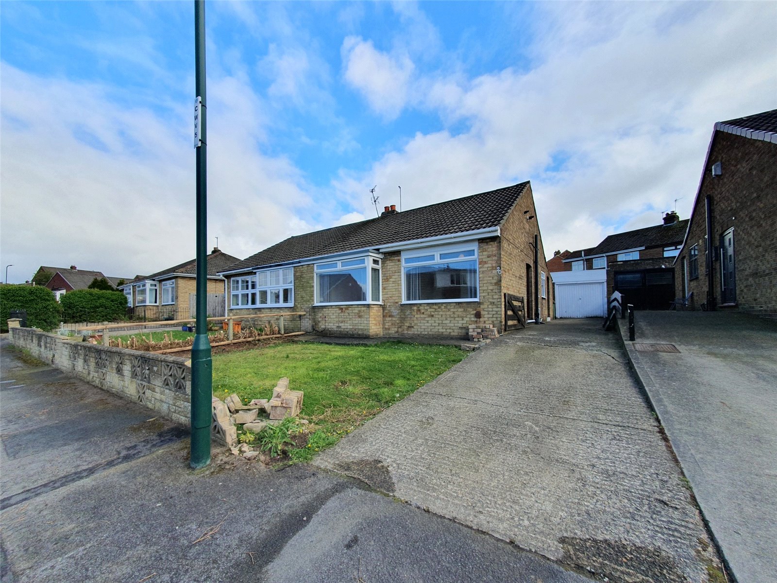 2 bed bungalow to rent  - Property Image 1