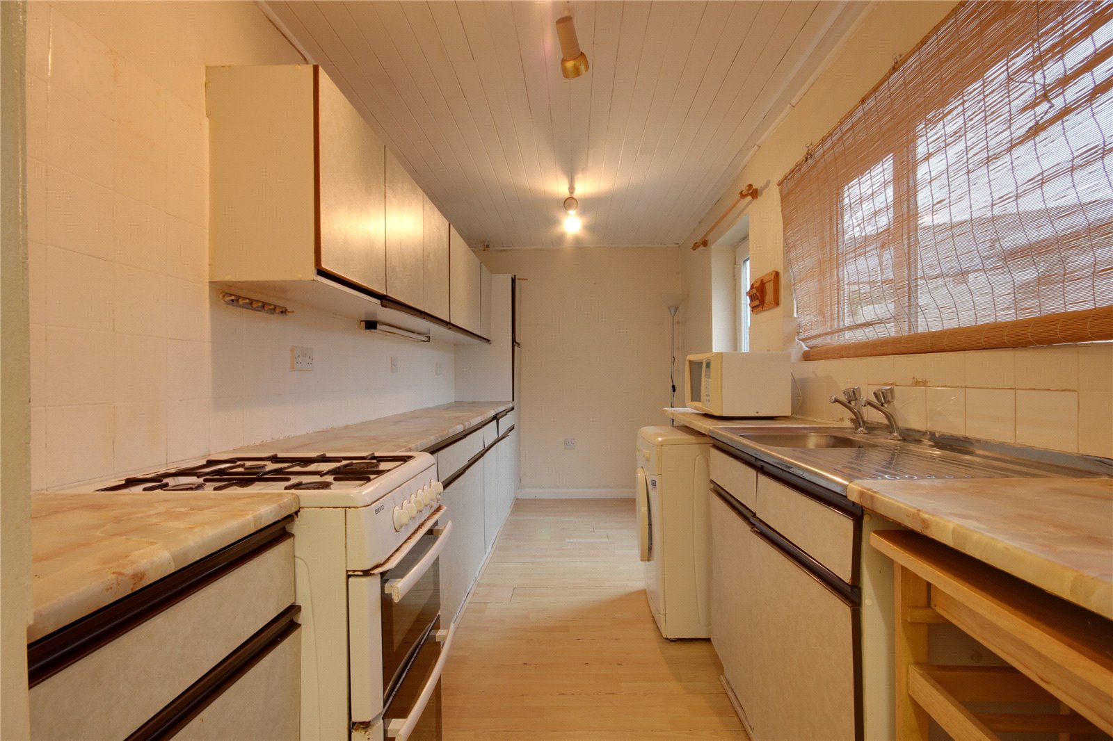 2 bed house to rent  - Property Image 2