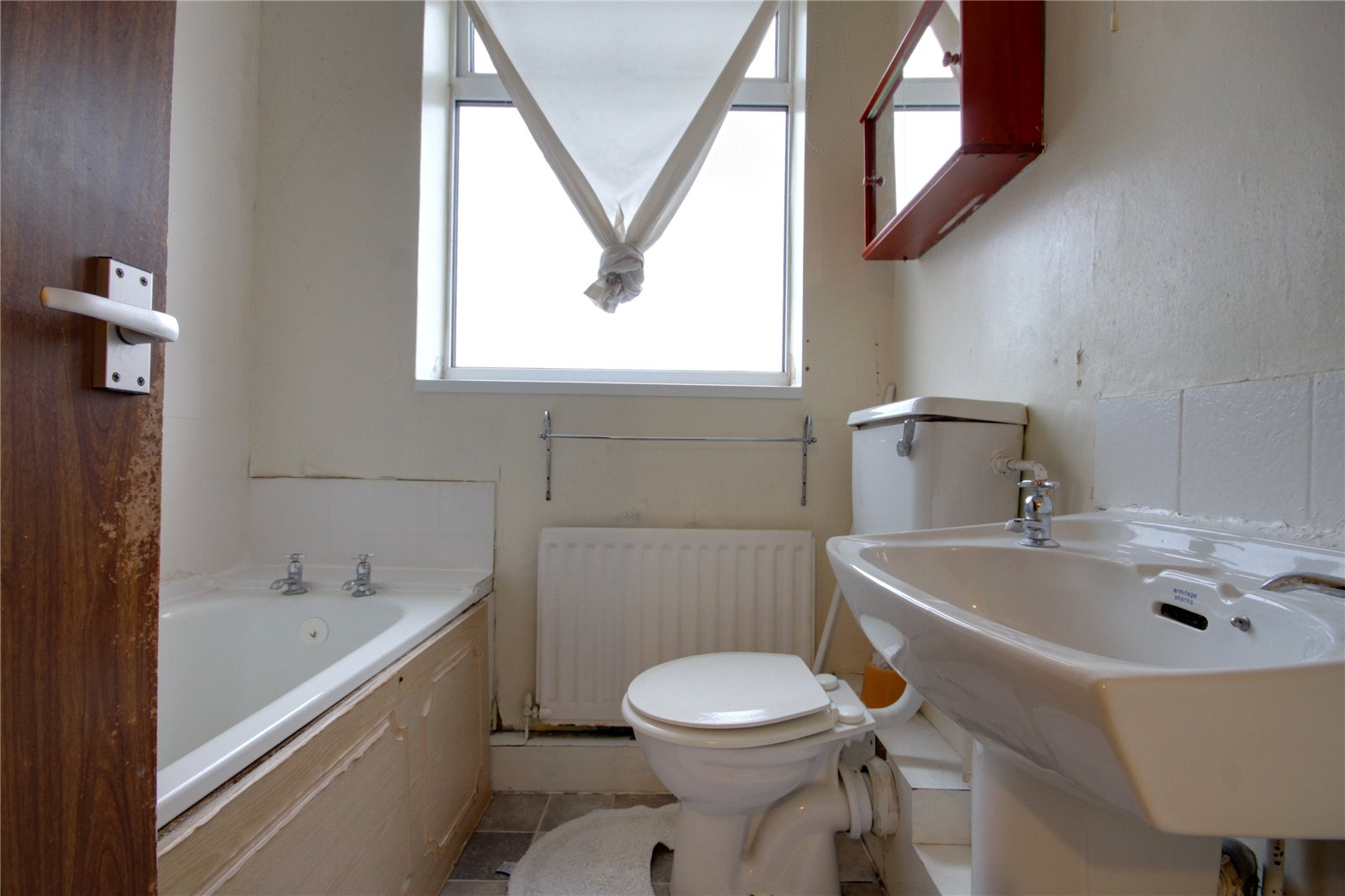 2 bed house to rent  - Property Image 8