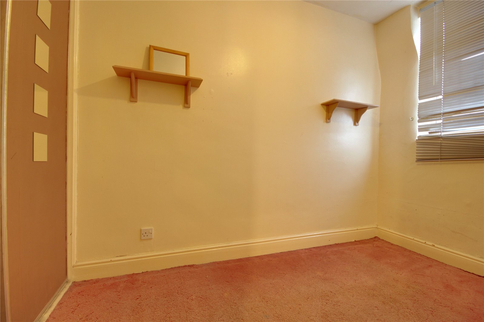 2 bed house to rent  - Property Image 7