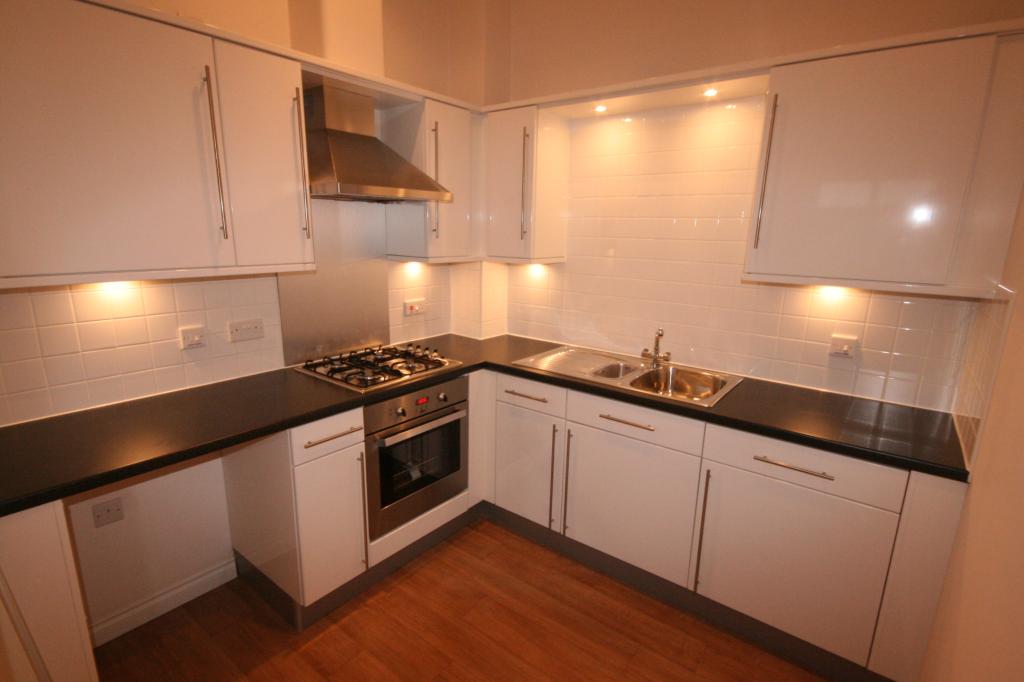 2 bed apartment to rent  - Property Image 7