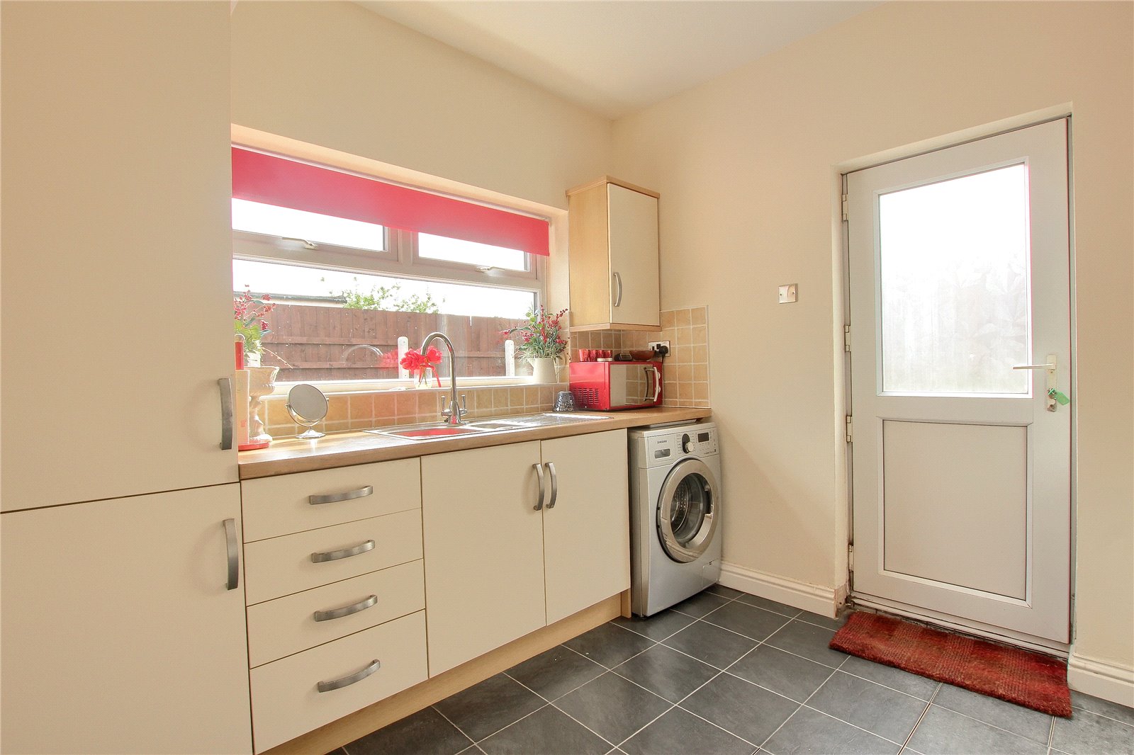2 bed bungalow for sale in Roseberry Road, Longlands  - Property Image 5