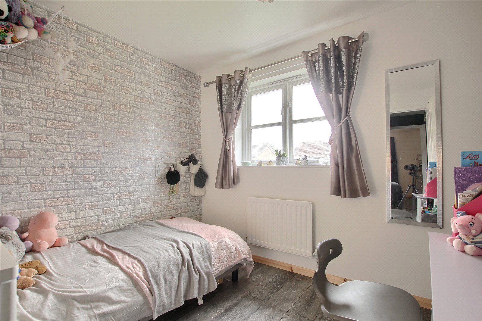 2 bed house for sale in Berwick Hills Avenue, Brambles Farm  - Property Image 9