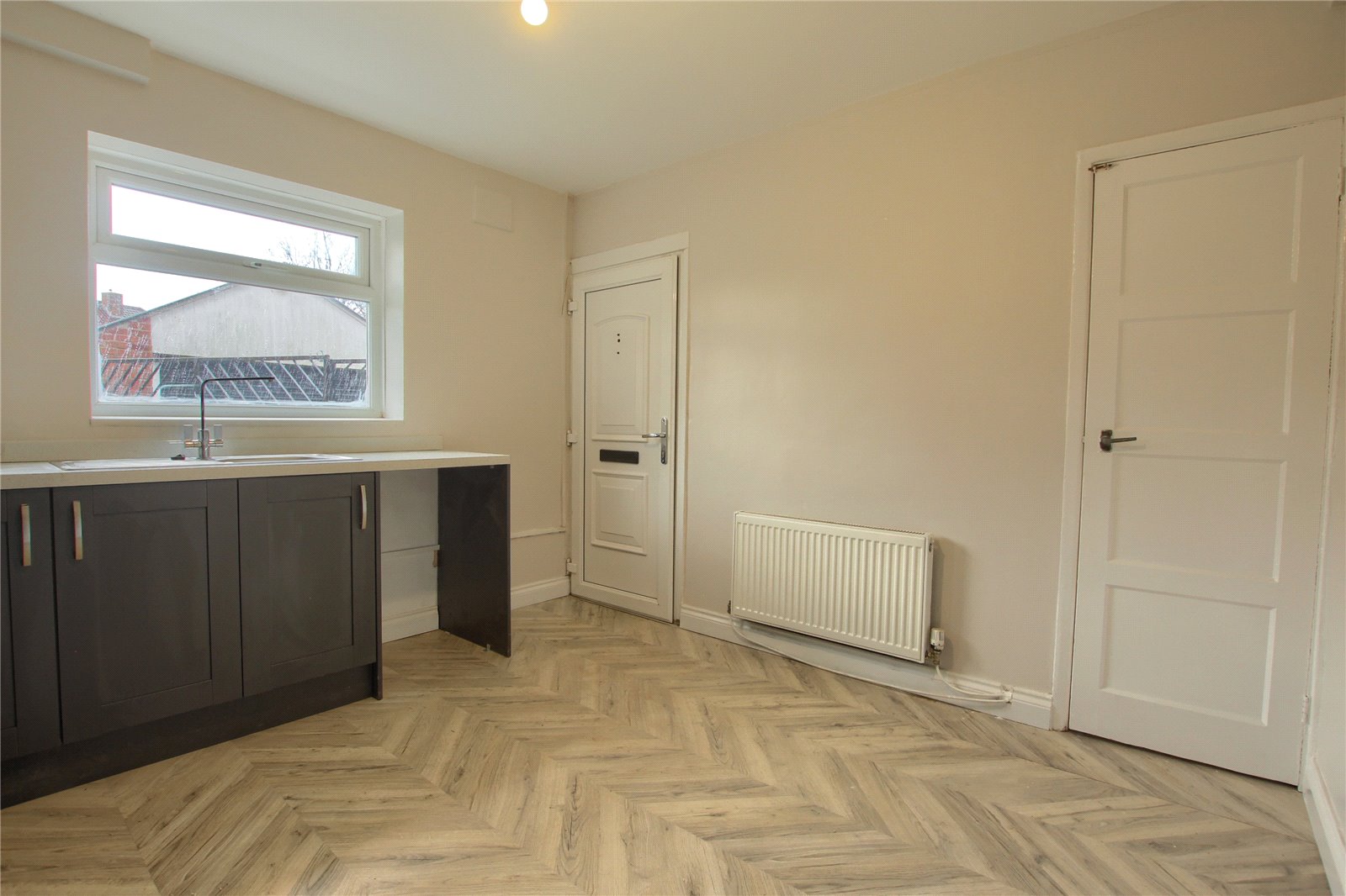 3 bed house for sale in Pemberton Crescent, Beechwood  - Property Image 5