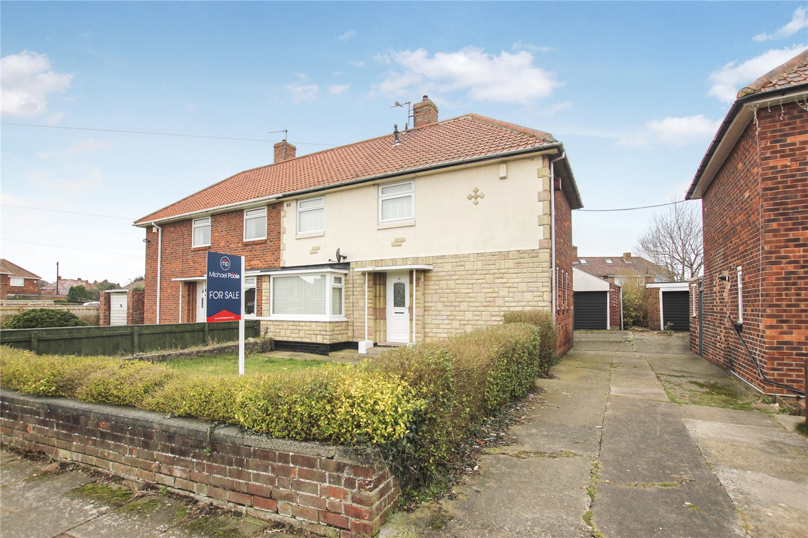 3 bed house for sale in Pemberton Crescent, Beechwood  - Property Image 1