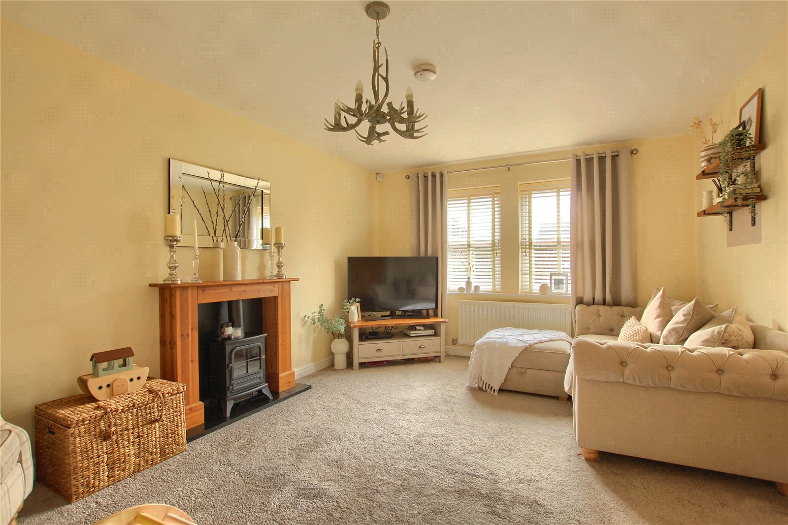 3 bed house for sale in Jack Simon Way, Stainsby Hall Farm  - Property Image 3