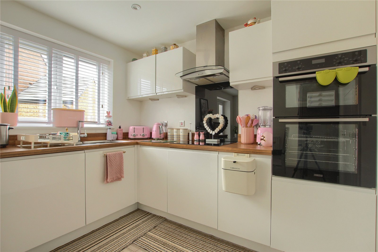 3 bed house for sale in Harvest Close, Stainsby Hall Farm  - Property Image 9