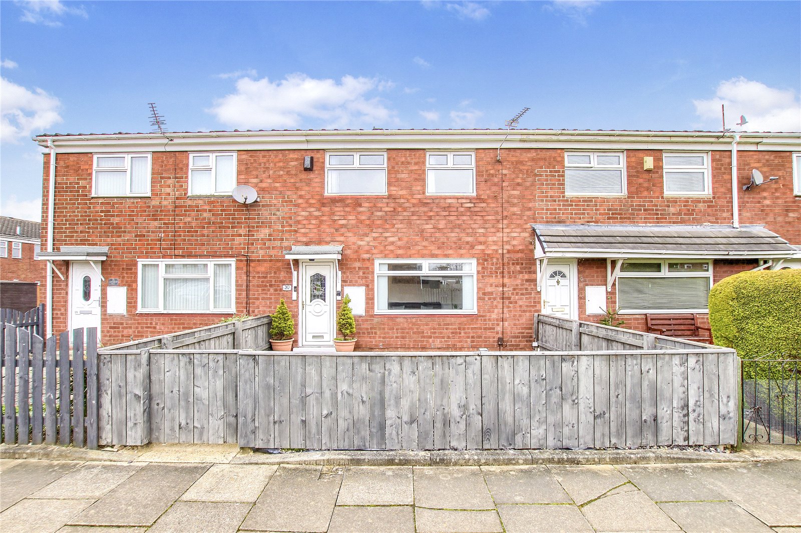 3 bed house for sale in Longbeck Way, Thornaby - Property Image 1
