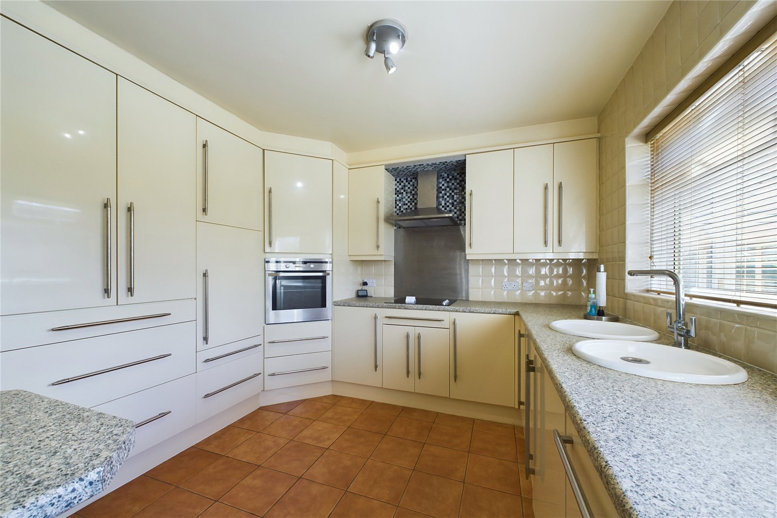 4 bed bungalow for sale in Lucia Lane, Guisborough  - Property Image 3