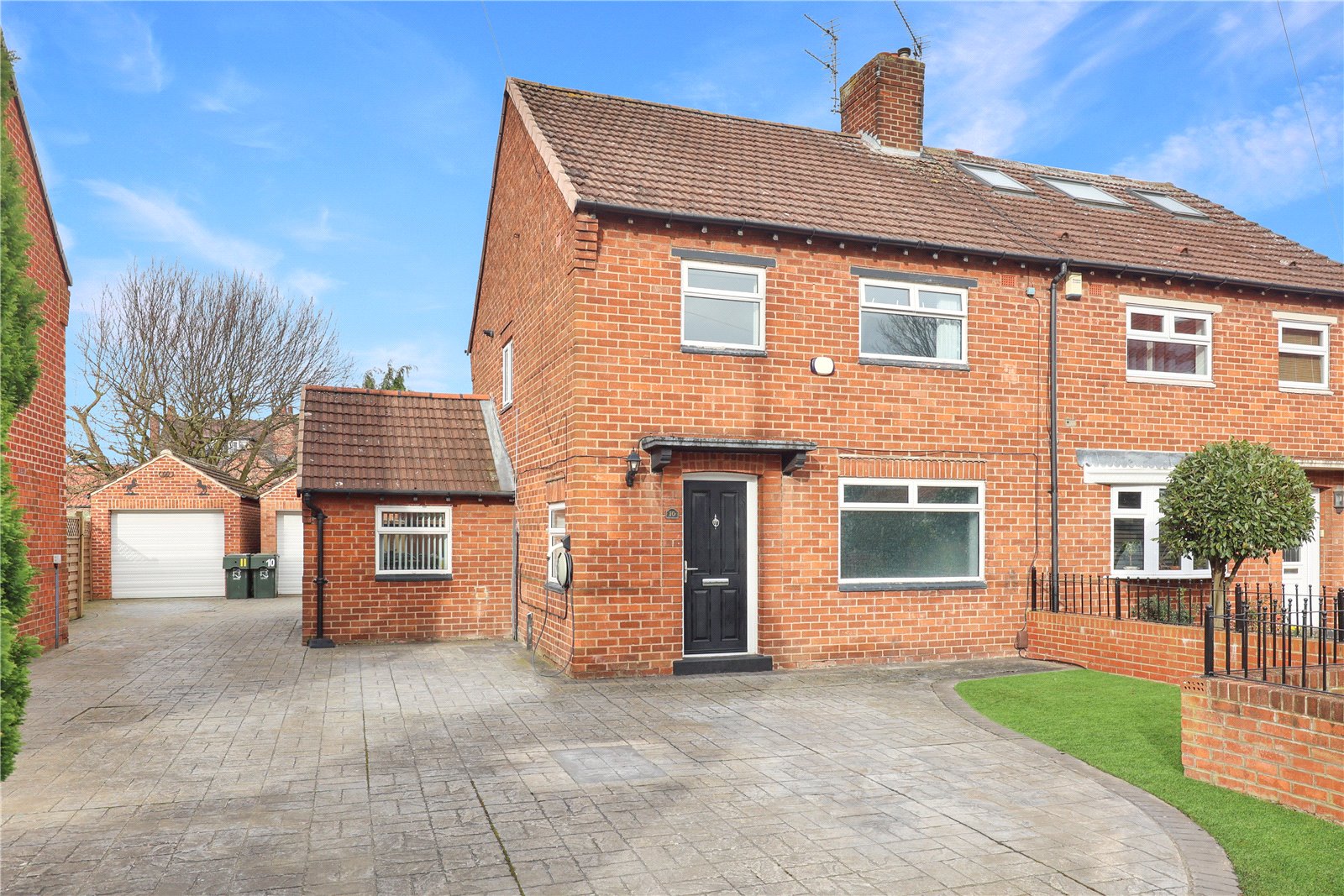 3 bed house for sale in Church Close, Stainton 1