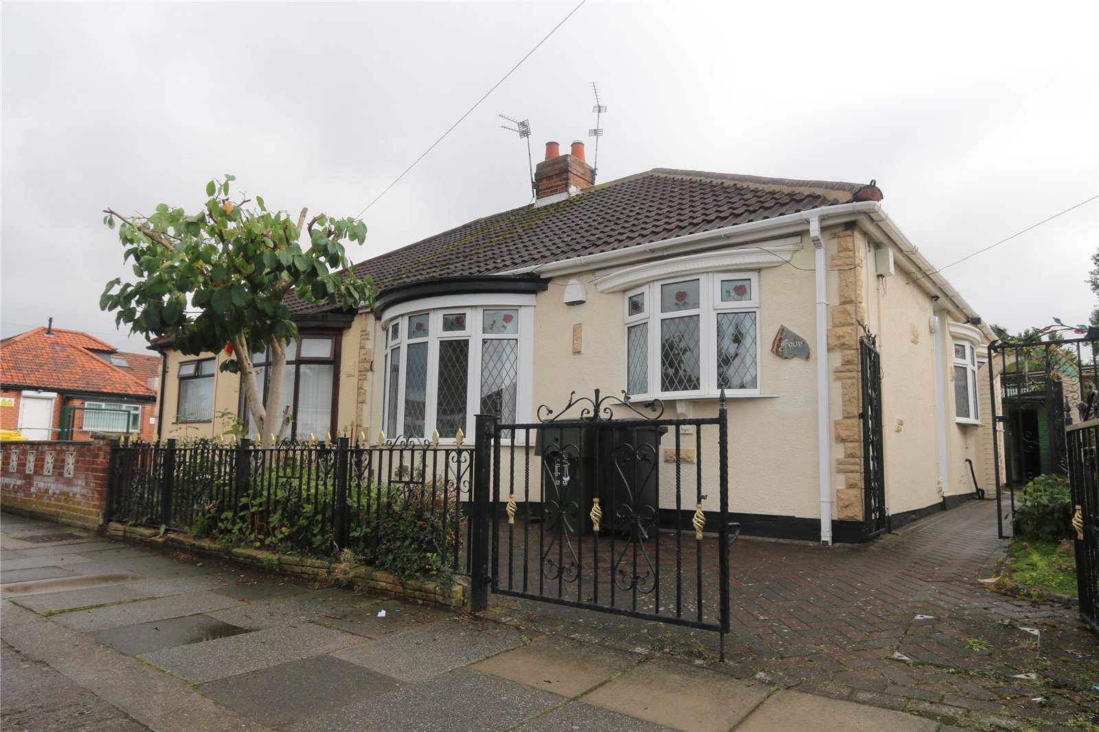 2 bed bungalow to rent in Park Avenue South, Middlesbrough 1