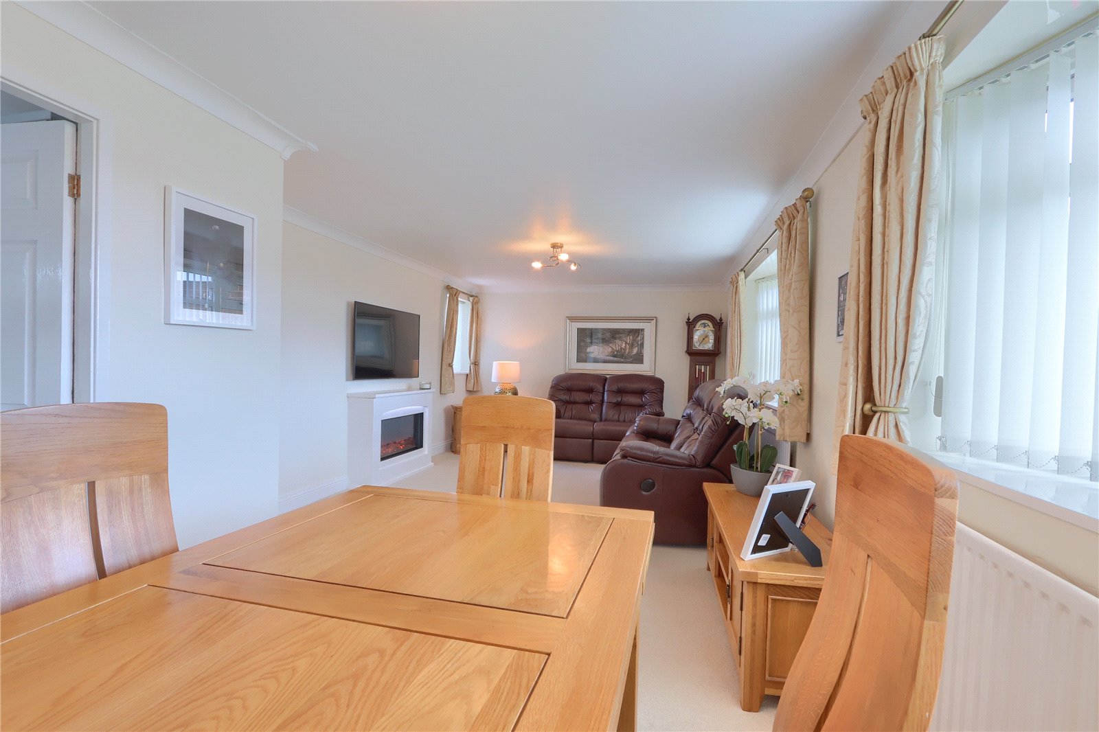 3 bed bungalow for sale in Coombe Hill, New Marske  - Property Image 4