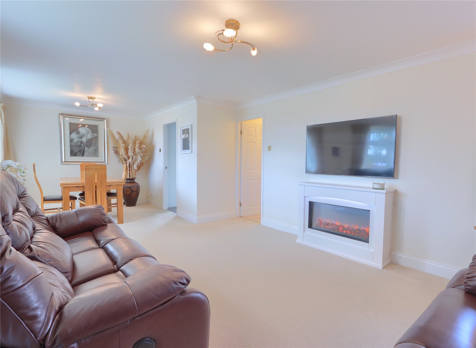 3 bed bungalow for sale in Coombe Hill, New Marske  - Property Image 2