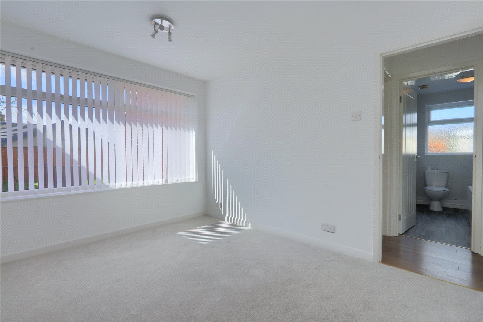 2 bed bungalow for sale in Kenilworth Way, Redcar  - Property Image 9