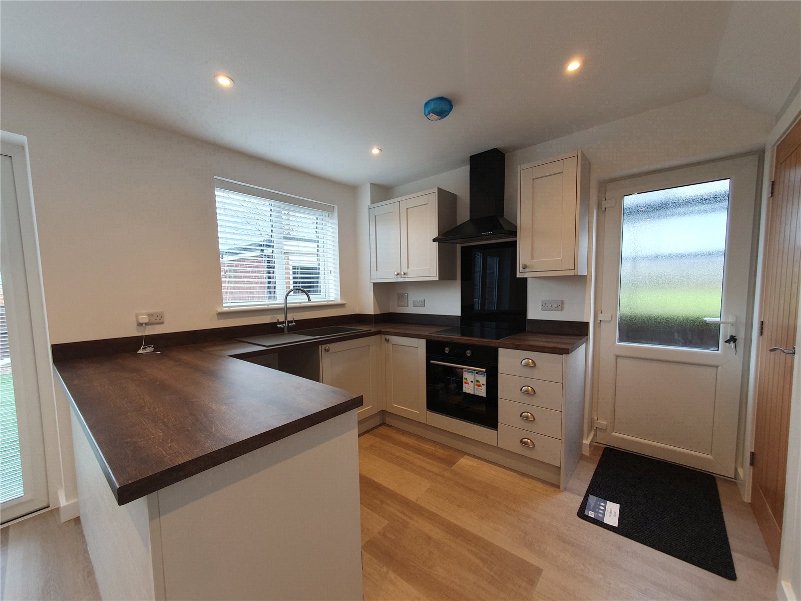 3 bed semi-detached house to rent  - Property Image 6