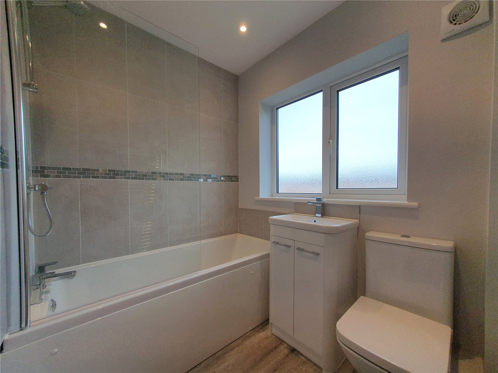 3 bed semi-detached house to rent  - Property Image 10