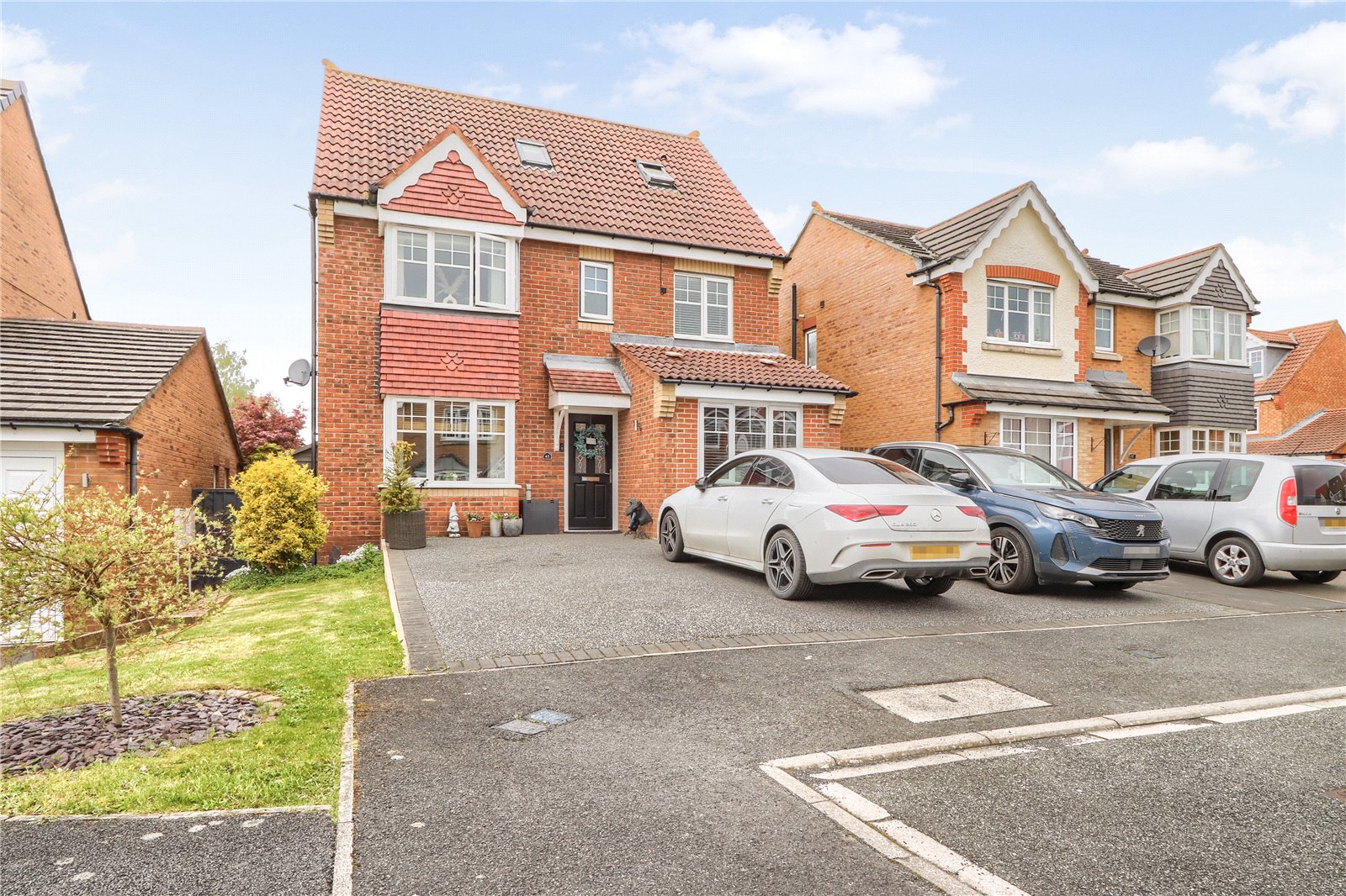 5 bed house for sale in Grenadier Close, Bramley Green  - Property Image 1