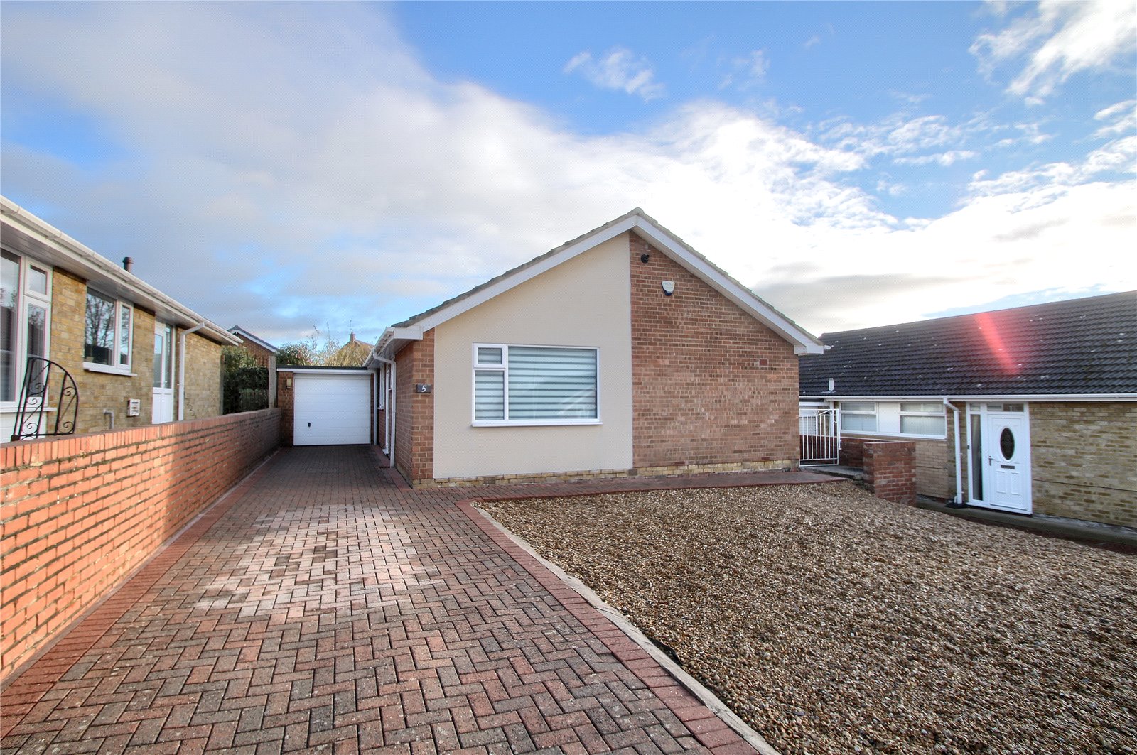 3 bed bungalow for sale in Valley Gardens, Eaglescliffe - Property Image 1