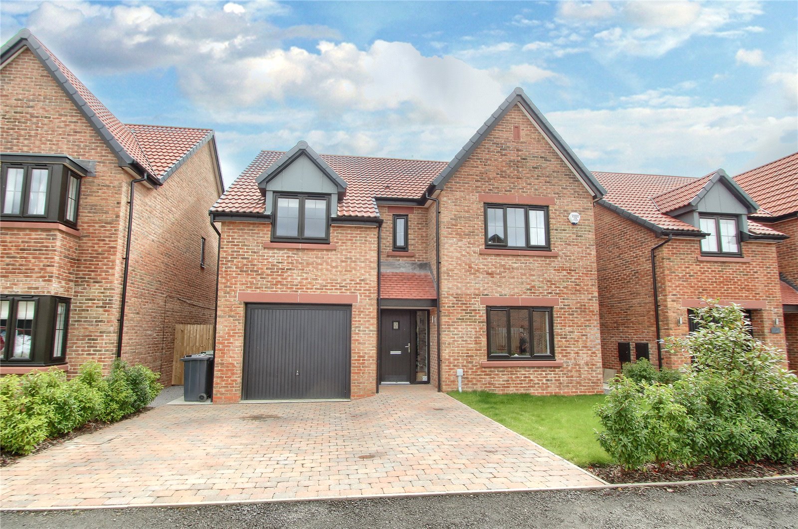4 bed house for sale in Blackthorn Drive, Hurworth - Property Image 1