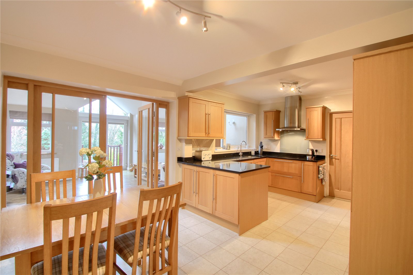 4 bed house for sale  - Property Image 6