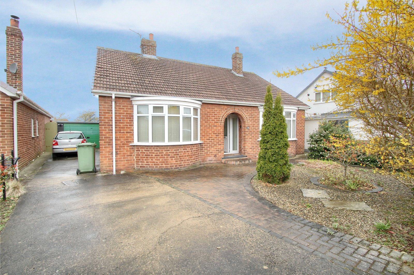 2 bed bungalow for sale in The Crescent, Eaglescliffe - Property Image 1