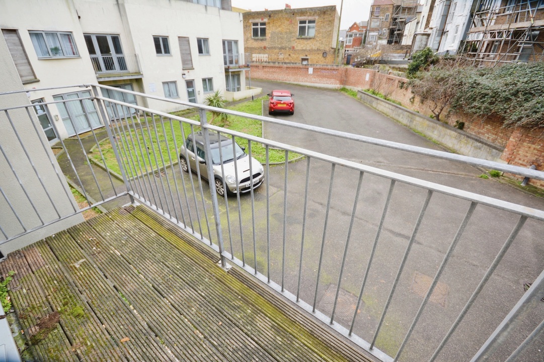 1 bed apartment to rent in Sea Court, Margate  - Property Image 6