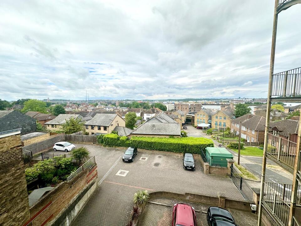 2 bed apartment to rent in New Road, Rochester  - Property Image 7