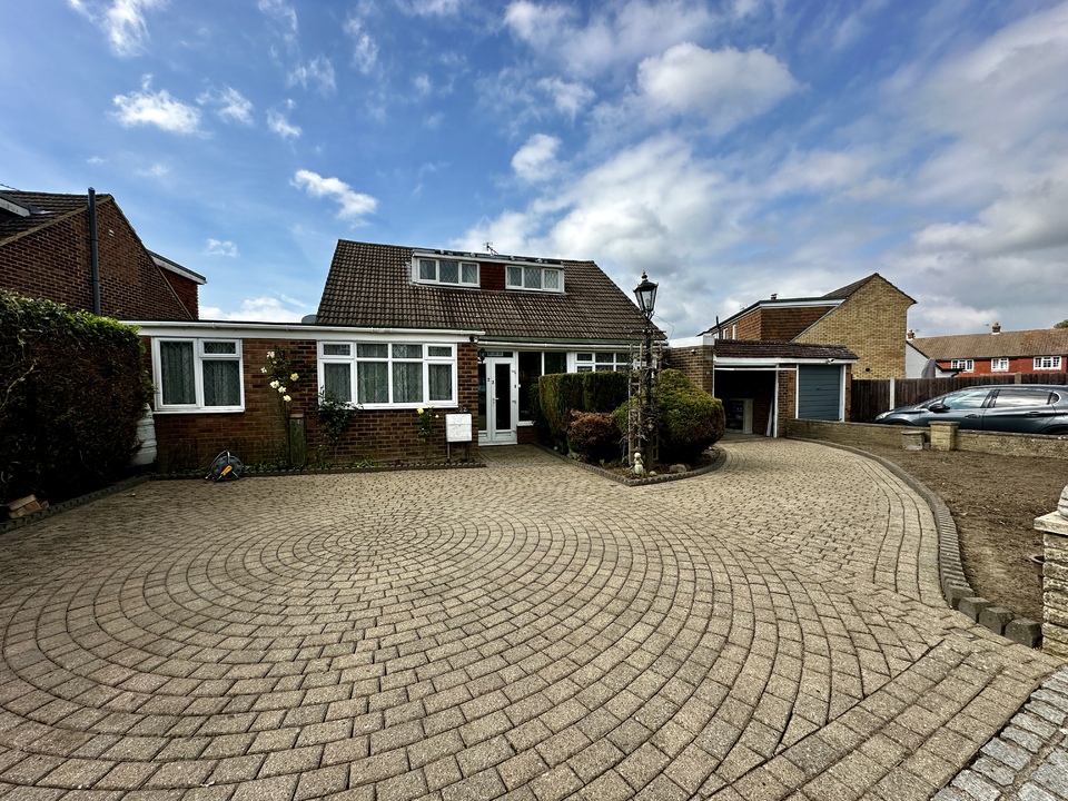 4 bed detached house to rent in Shernolds, Maidstone  - Property Image 1