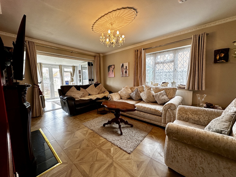 4 bed detached house to rent in Shernolds, Maidstone  - Property Image 3