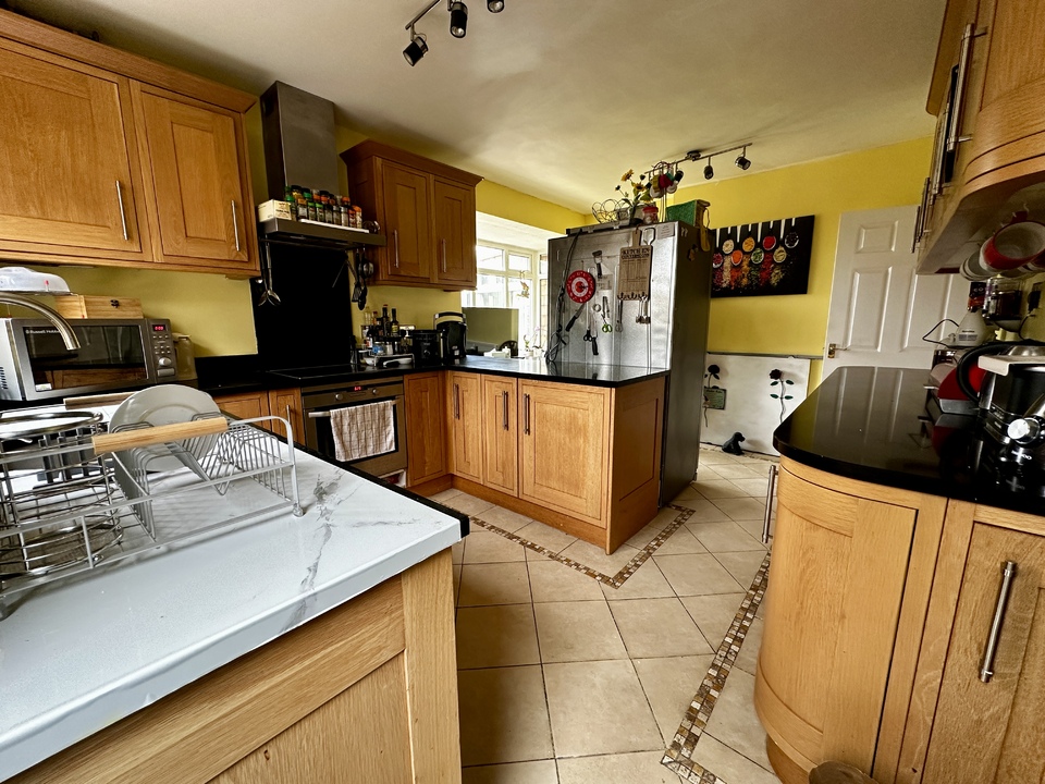 4 bed detached house to rent in Shernolds, Maidstone  - Property Image 7