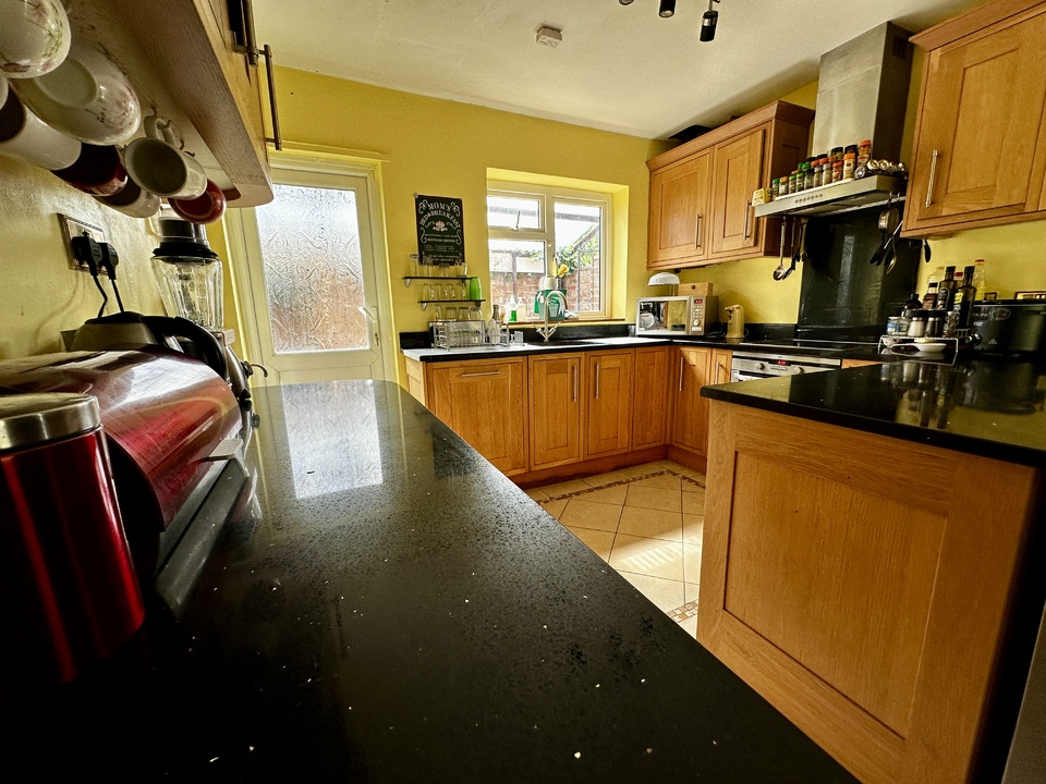 4 bed detached house to rent in Shernolds, Maidstone  - Property Image 9