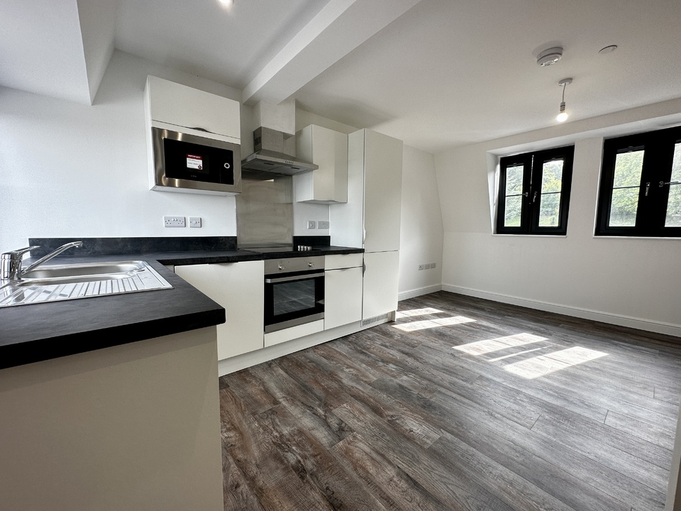 2 bed apartment to rent, Rochester  - Property Image 4