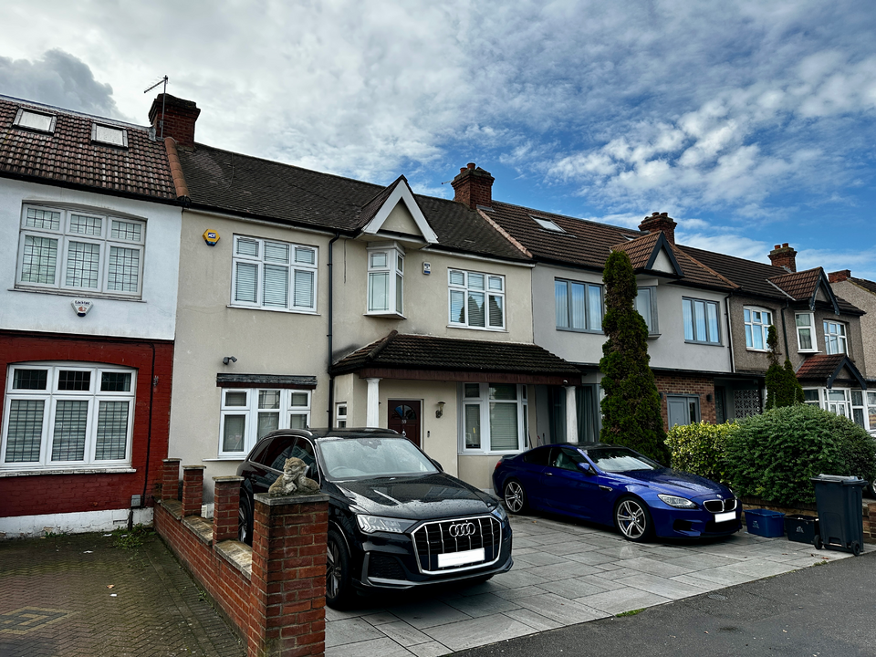 4 bed terraced house to rent in Woodford Avenue, Ilford  - Property Image 13